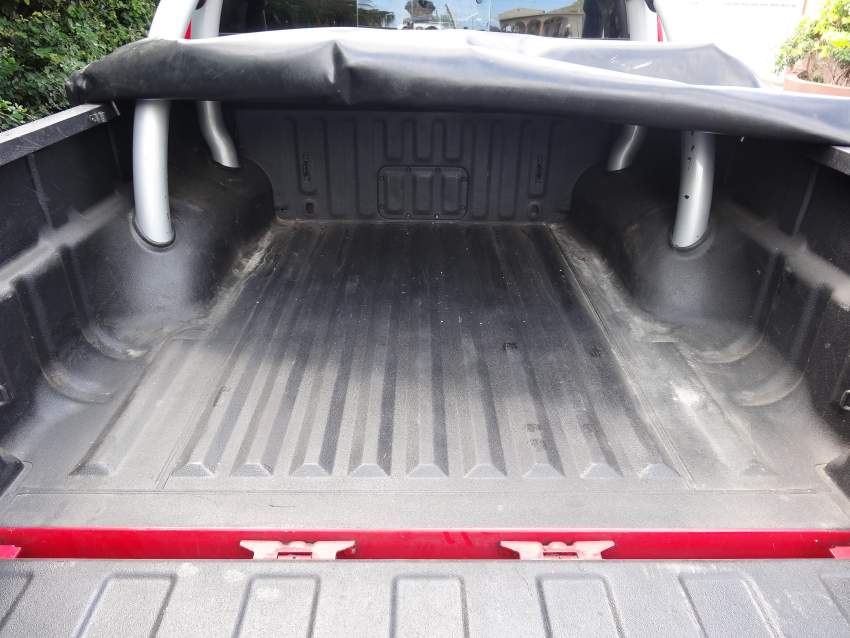 2009 Isuzu KB300 LX - 7 - Pickup trucks (4x4 & 4x2)  on Aster Vender