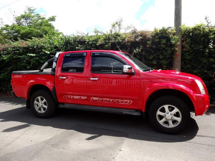 2009 Isuzu KB300 LX - 4 - Pickup trucks (4x4 & 4x2)  on Aster Vender