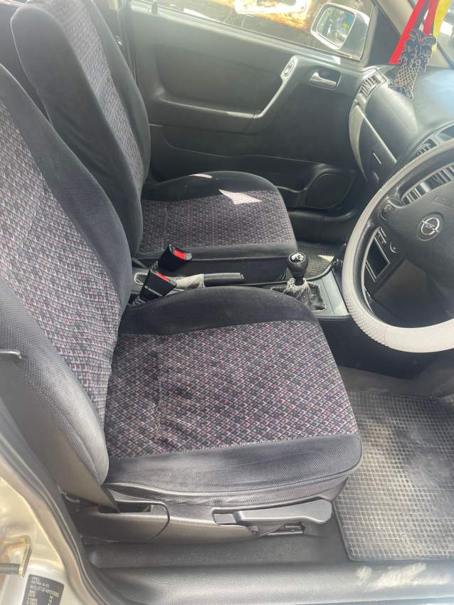 Opel Astra Year 01  - 4 - Family Cars  on Aster Vender