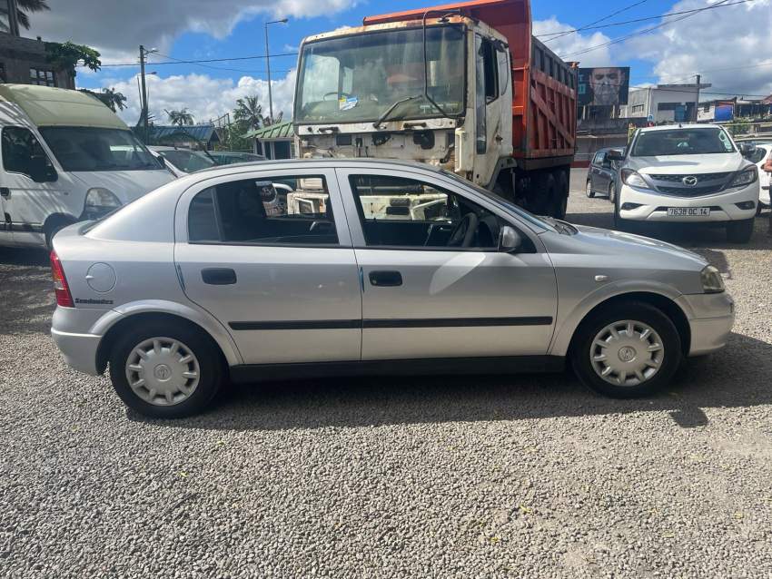 Opel Astra Year 01  - 5 - Family Cars  on Aster Vender