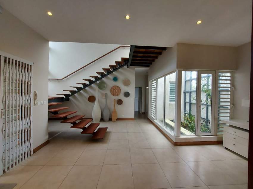 Beachfront Villa for Sale - 4 - House  on Aster Vender