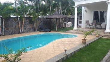 VILLA ON SALE AT ROCHE NOIRES- RS 7.2 M NEG on Aster Vender