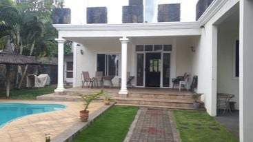 VILLA ON SALE AT ROCHE NOIRES- RS 7.2 M NEG - 8 - Villas  on Aster Vender