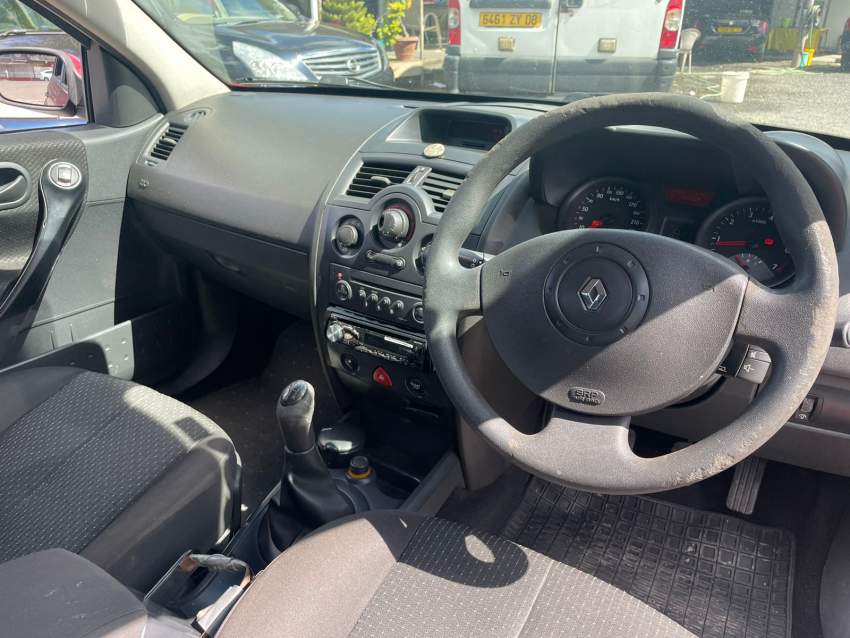 Renault Megane Year 05  - 5 - Compact cars  on Aster Vender