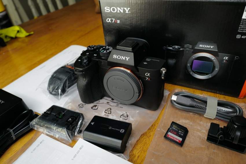 Sony A7R IV 35mm Full-Frame Camera with 61.0MP - Black 24-70 Gmaster L