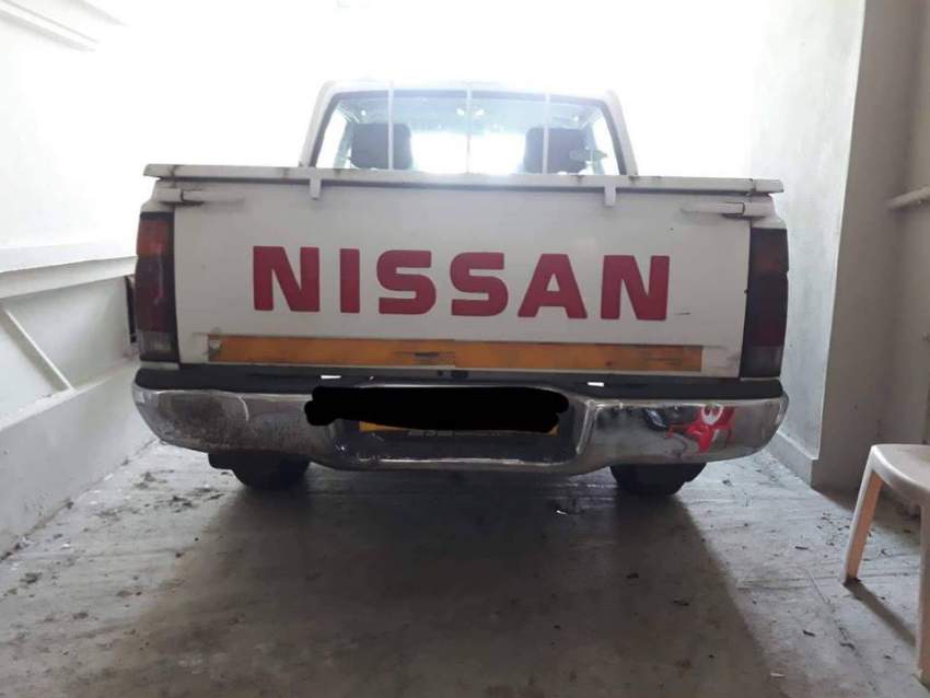 Nissan Double Cab 4x2 - 3 - Pickup trucks (4x4 & 4x2)  on Aster Vender