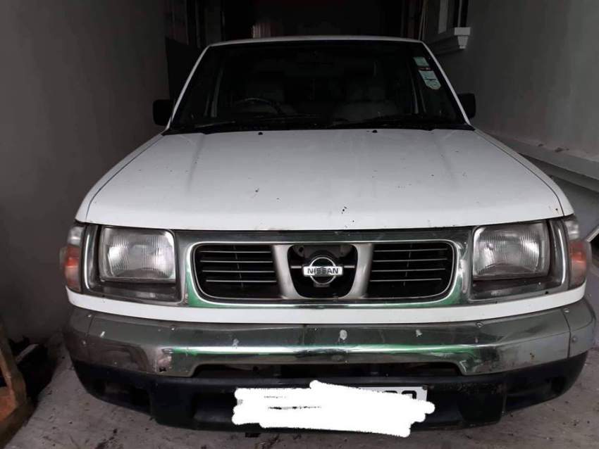 Nissan Double Cab 4x2 - 2 - Pickup trucks (4x4 & 4x2)  on Aster Vender