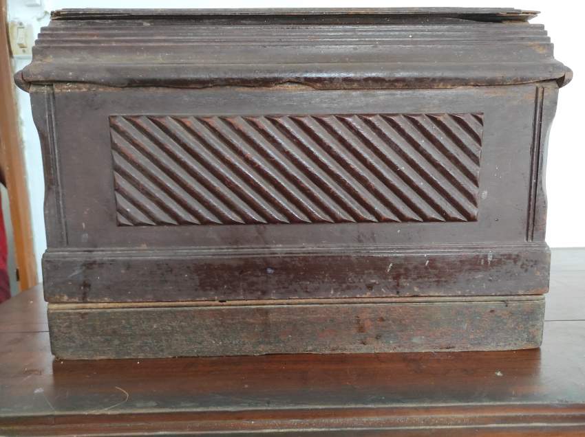 machine à coudre - 1 - Antiquities  on Aster Vender