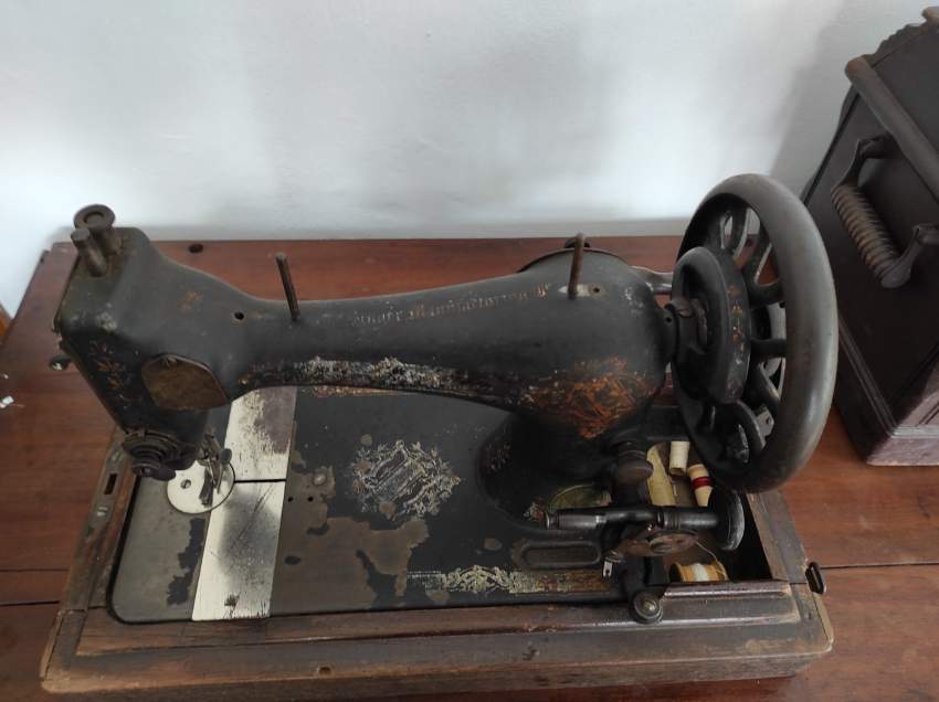 machine à coudre - 3 - Antiquities  on Aster Vender