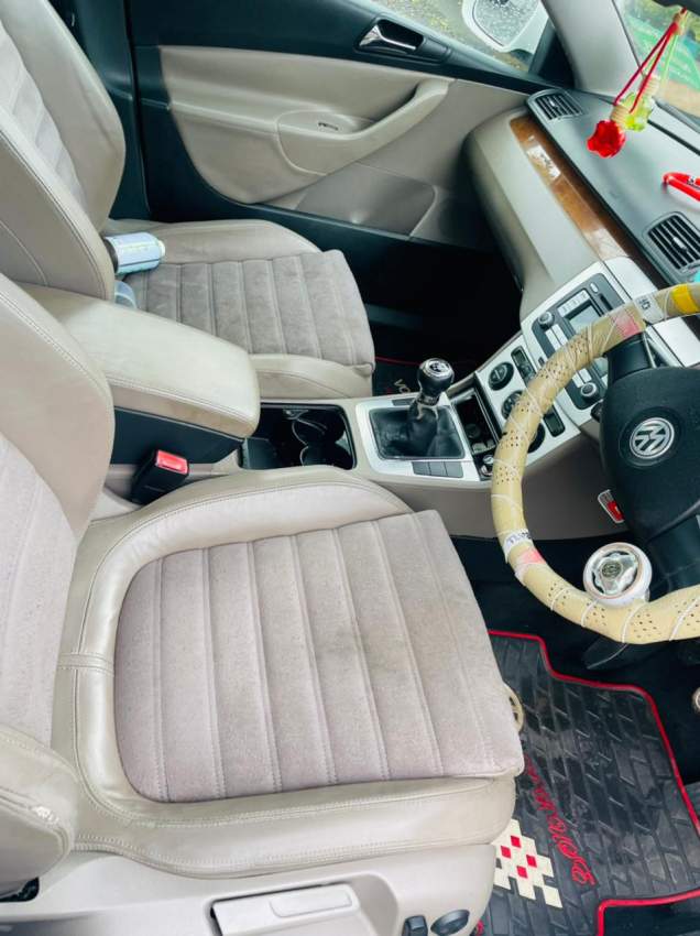 Volkswagen Passat Year 11  - 5 - Luxury Cars  on Aster Vender