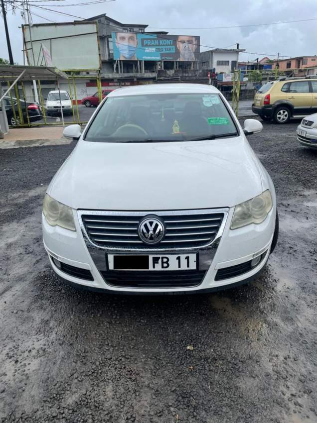 Volkswagen Passat Year 11  - 2 - Luxury Cars  on Aster Vender