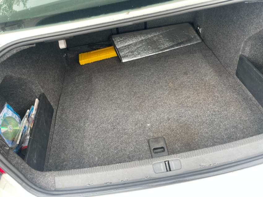 Volkswagen Passat Year 11  - 6 - Luxury Cars  on Aster Vender