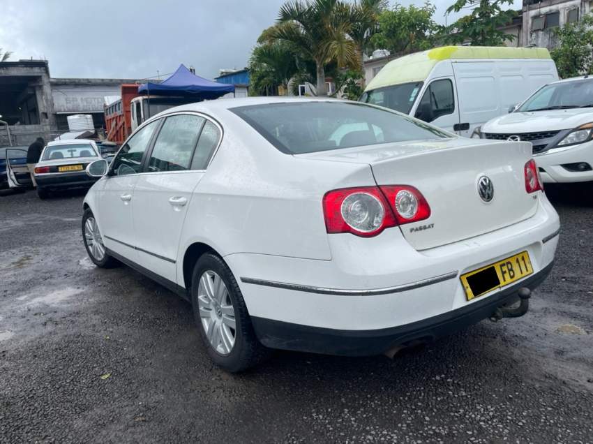 Volkswagen Passat Year 11  - 1 - Luxury Cars  on Aster Vender