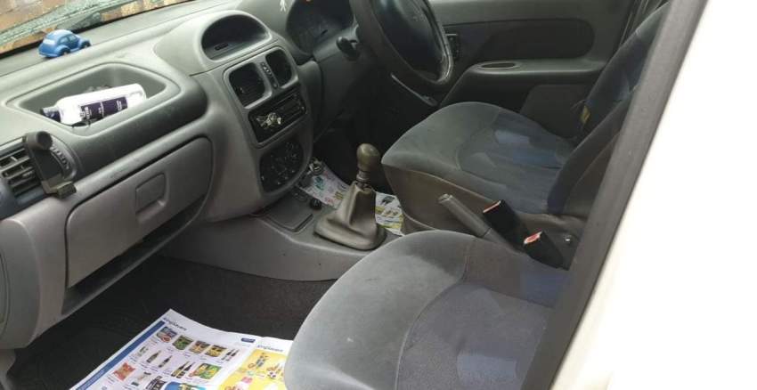 RENAULT CLIO 2 YEAR 2000 - 1 - Family Cars  on Aster Vender