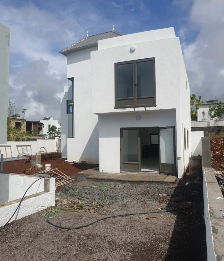 Villa at Albion(Morcellement Terre d'albion)  - 3 - House  on Aster Vender