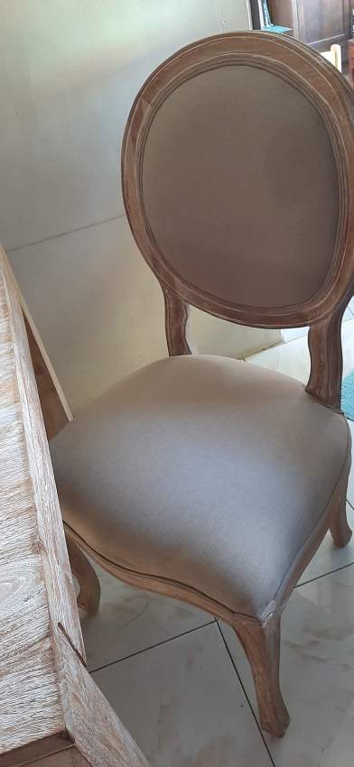 Table and chairs - 2 - Sofas couches  on Aster Vender