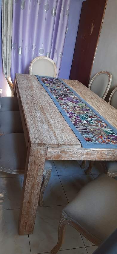 Table and chairs - 0 - Sofas couches  on Aster Vender