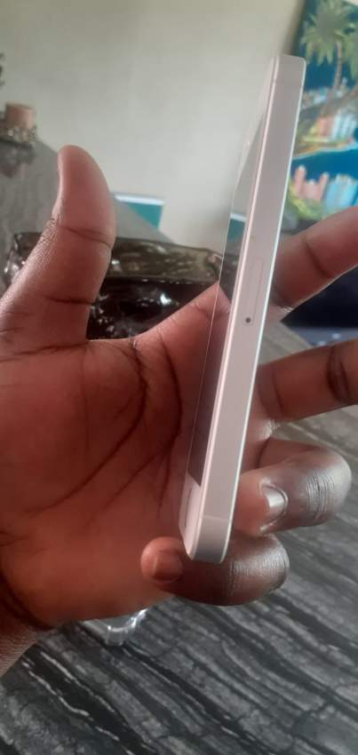 Iphone - 2 - iPhones  on Aster Vender