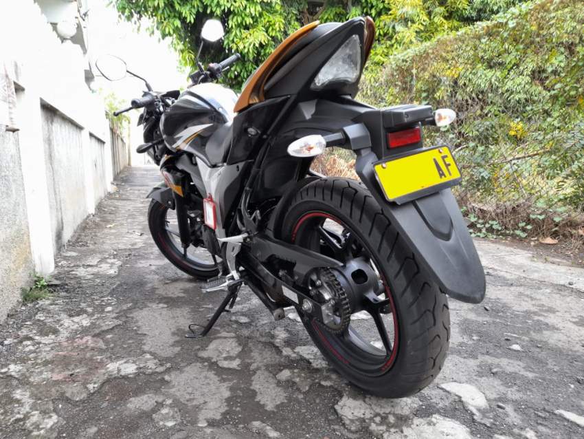 Suzuki Gixxer - 3 - Roadsters  on Aster Vender