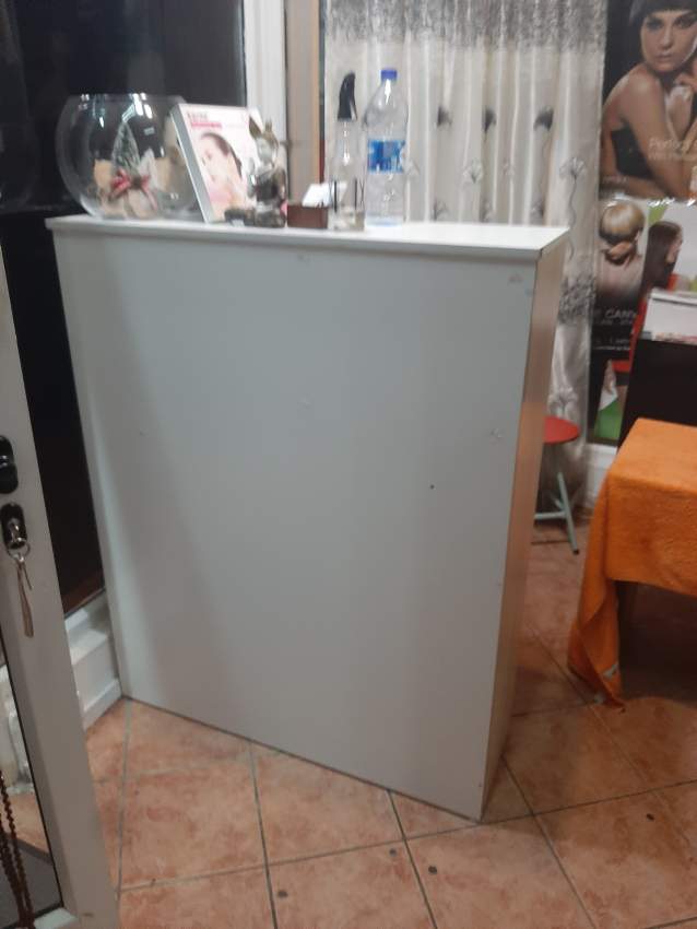 Hairdresser table and chair - 5 - Chairs  on Aster Vender