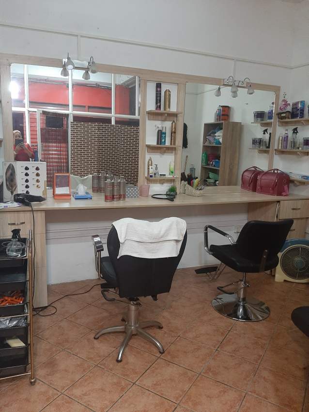 Hairdresser table and chair - 4 - Chairs  on Aster Vender