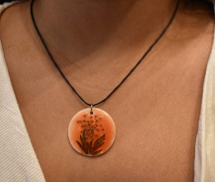 RED FLOWER PORCELAIN NECKLACE - 1 - Necklaces  on Aster Vender