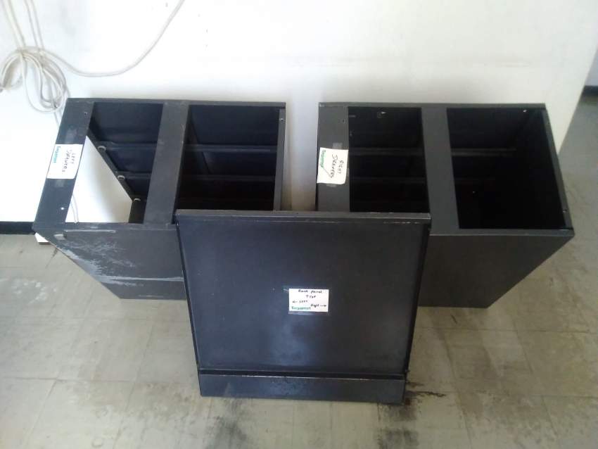 Metal office table and chair for quick sale - 1 - Others  on Aster Vender