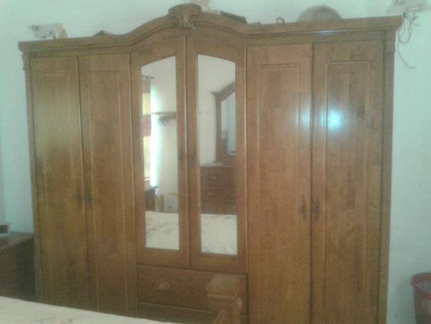 Bedroom set complete (solid wood - bois massif) on Aster Vender