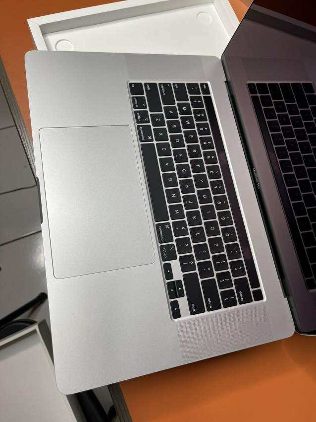  BRAND NEW SEALED MacBook Pro 16