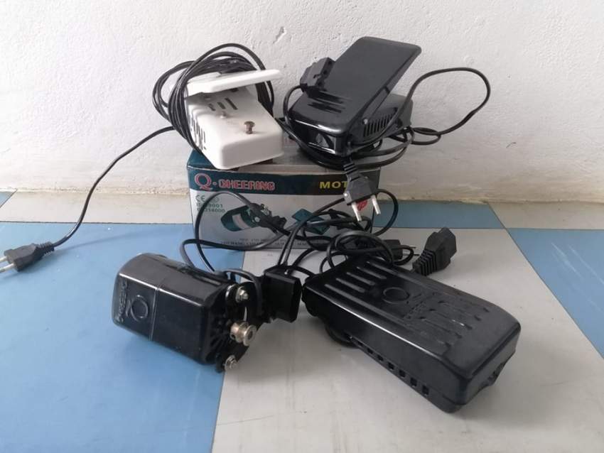 MOTEUR ET 3 PÉDALE DE LA MACHINE À COUDRE - 2 - Sewing Machines  on Aster Vender