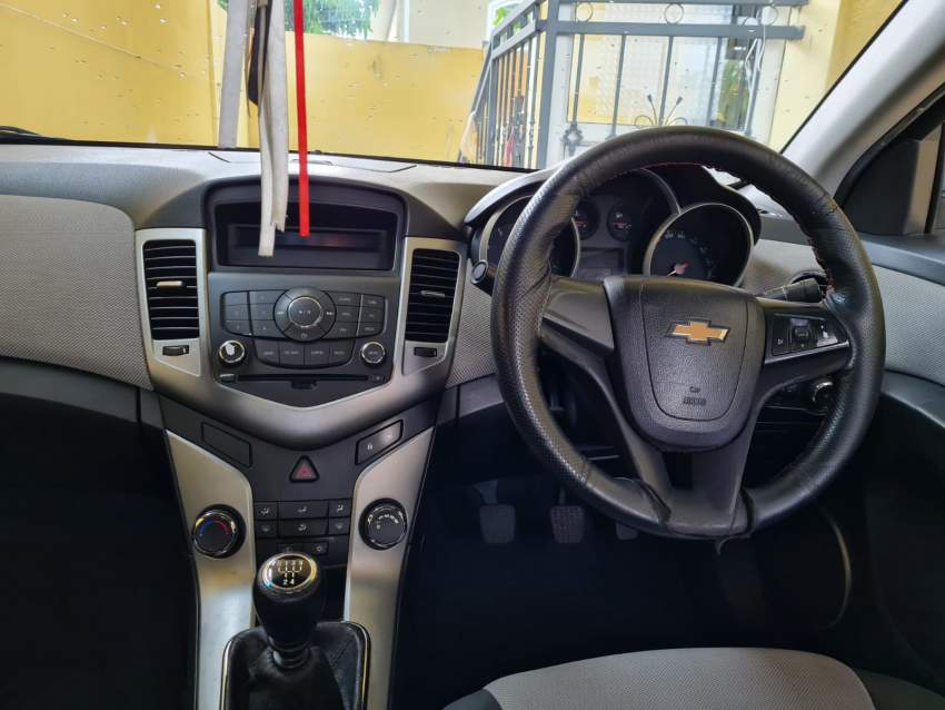 Chevrolet Cruze -2011 - 5 - Family Cars  on Aster Vender