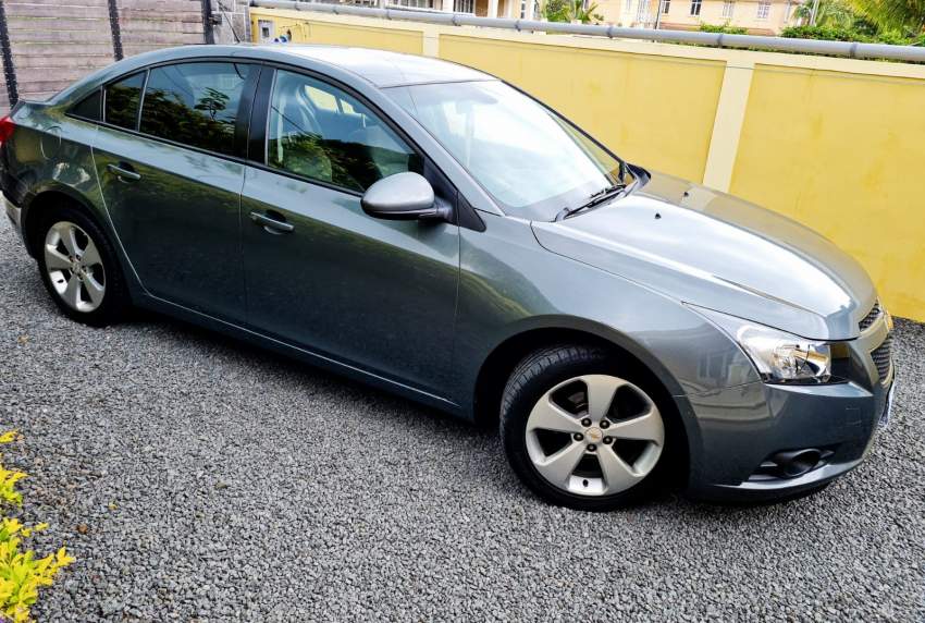 Chevrolet Cruze -2011 - 4 - Family Cars  on Aster Vender