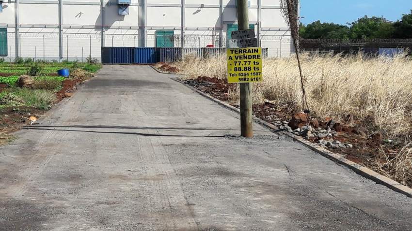 Terre rouge 8  perche RS1,120,000 - 1 - Land  on Aster Vender