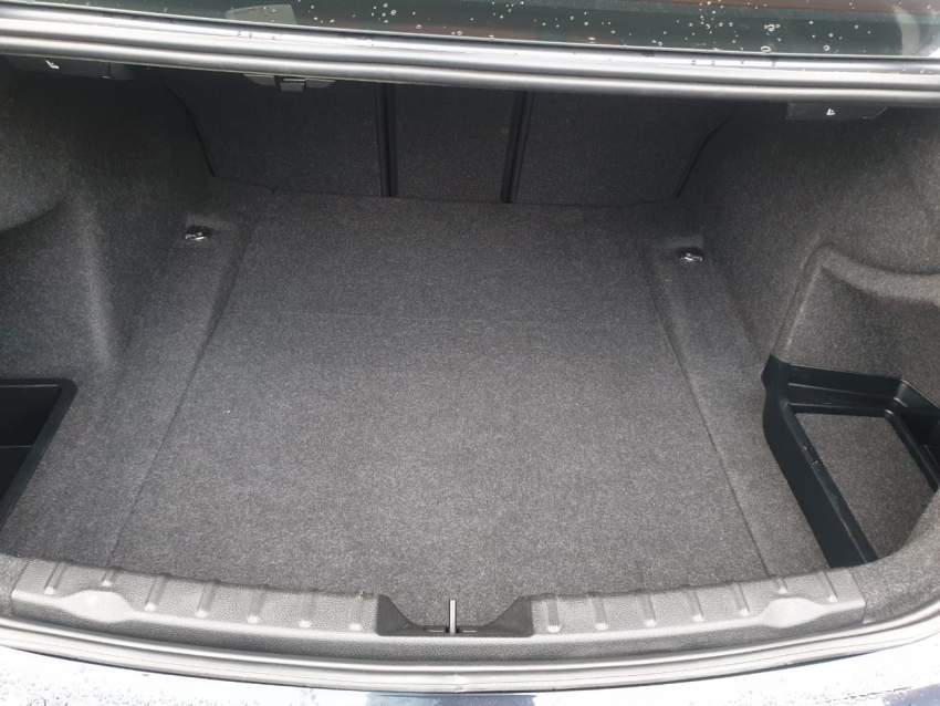 BMW 320i - 6 - Luxury Cars  on Aster Vender