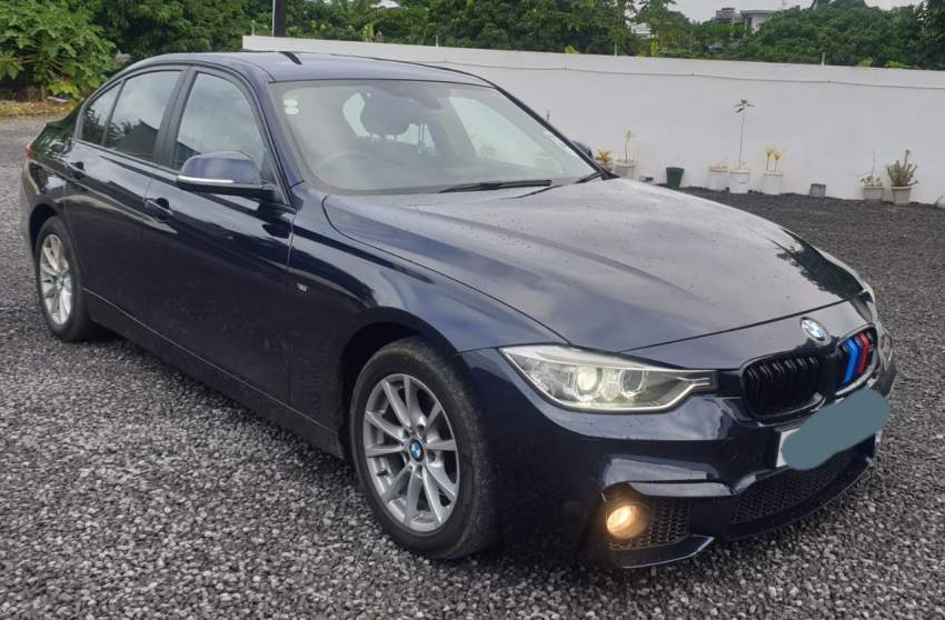 BMW 320i - Luxury Cars at AsterVender