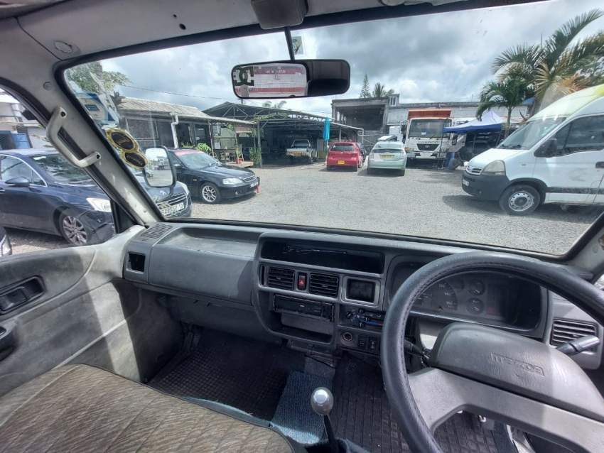 Mazda Bongo Truck Yr 98 - 2 - Small trucks (Camionette)  on Aster Vender