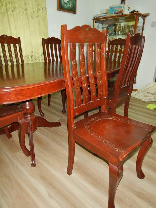 Table + 6 Chaises en bois massif avec deco en cuivre serti - Table & chair sets on Aster Vender