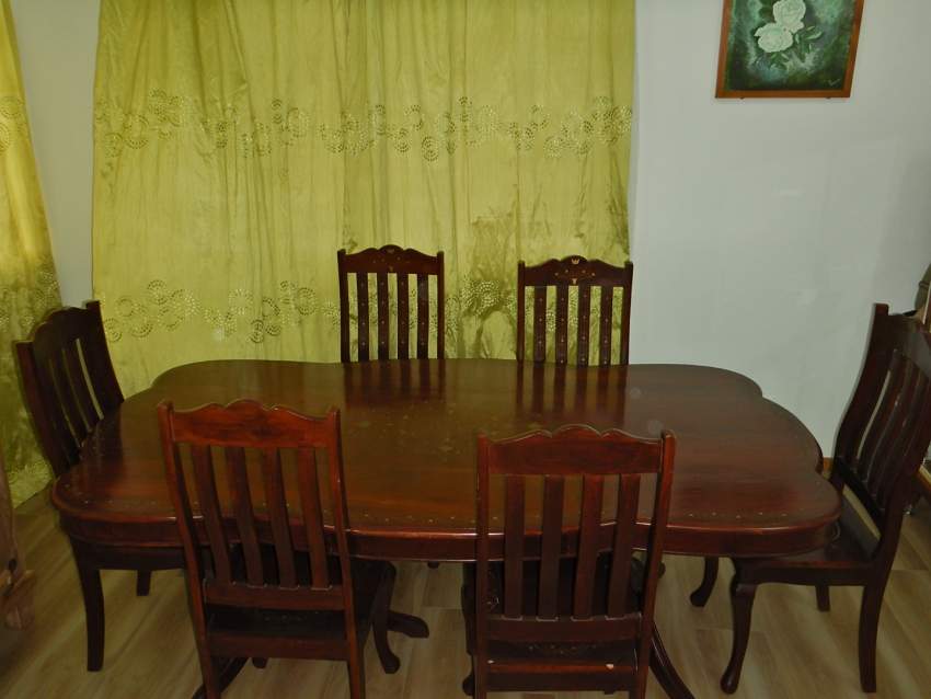 Table + 6 Chaises en bois massif avec deco en cuivre serti - 6 - Table & chair sets  on Aster Vender