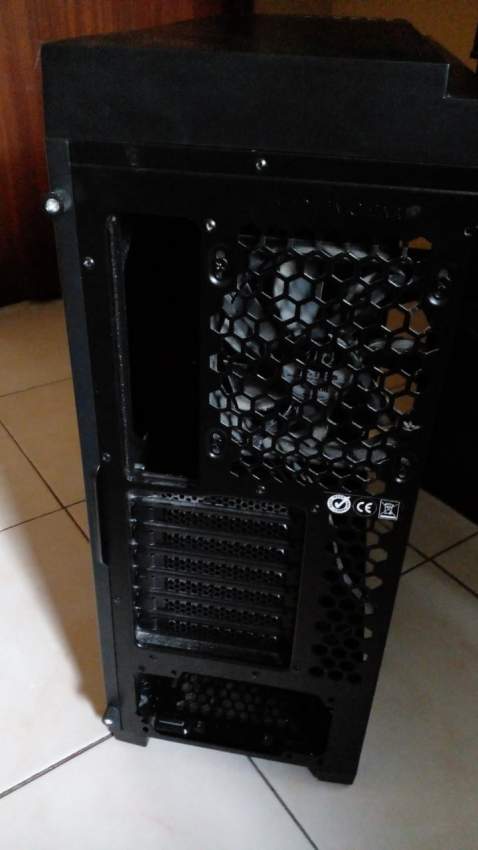  Thermaltake Versa C23 Tempered Glass RGB Edition Mid-tower Chassis  - 7 - Casing  on Aster Vender