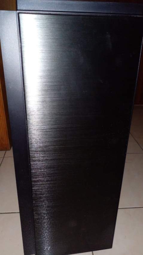  Thermaltake Versa C23 Tempered Glass RGB Edition Mid-tower Chassis  - 4 - Casing  on Aster Vender