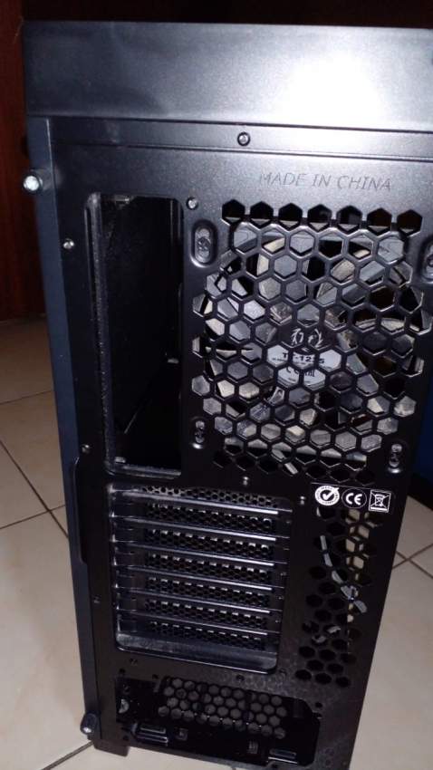  Thermaltake Versa C23 Tempered Glass RGB Edition Mid-tower Chassis  - 8 - Casing  on Aster Vender