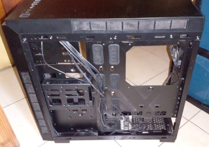  Thermaltake Versa C23 Tempered Glass RGB Edition Mid-tower Chassis  - 10 - Casing  on Aster Vender