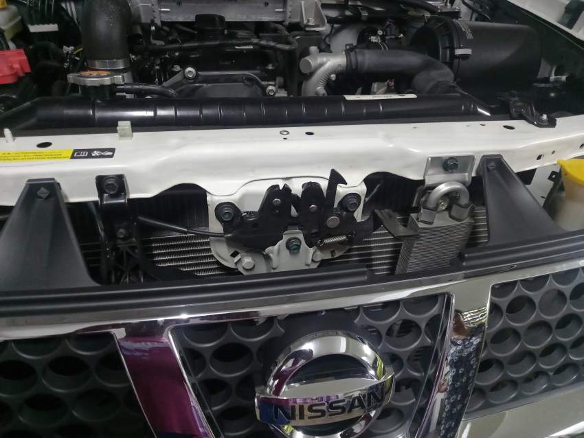 Nissan Np300 - 3 - Cargo Van (Delivery Van)  on Aster Vender