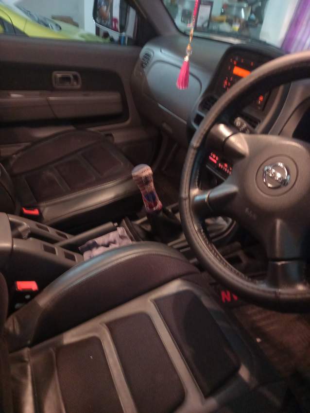 Nissan Np300 - 1 - Cargo Van (Delivery Van)  on Aster Vender