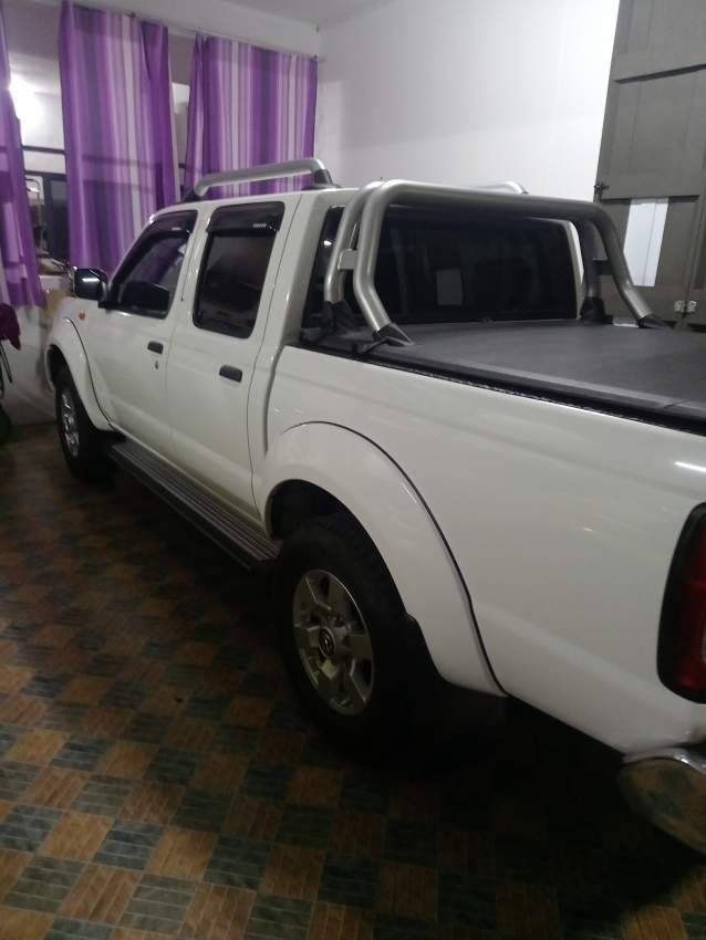 Nissan Np300 - 5 - Cargo Van (Delivery Van)  on Aster Vender