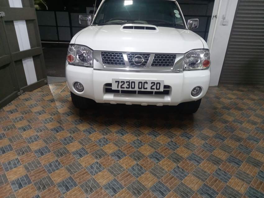 Nissan Np300 2 ×4 - 5 - Cargo Van (Delivery Van)  on Aster Vender