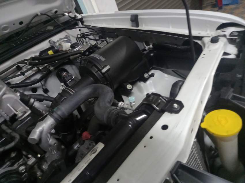 Nissan Np300 2 ×4 - 4 - Cargo Van (Delivery Van)  on Aster Vender