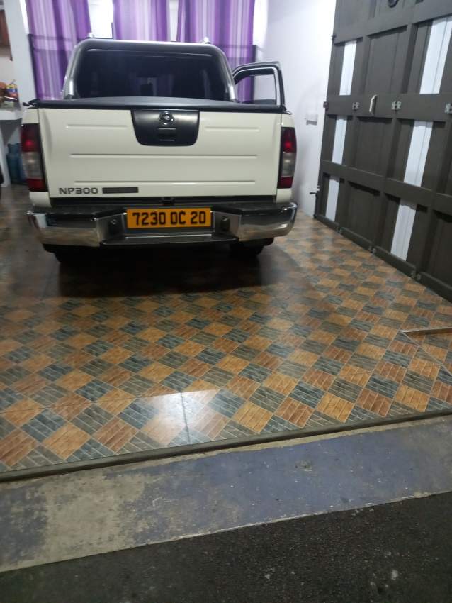 Nissan Np300 2 ×4 - 7 - Cargo Van (Delivery Van)  on Aster Vender