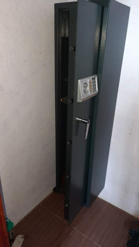 Safe for gun - 1 - Hunter's zone  on Aster Vender