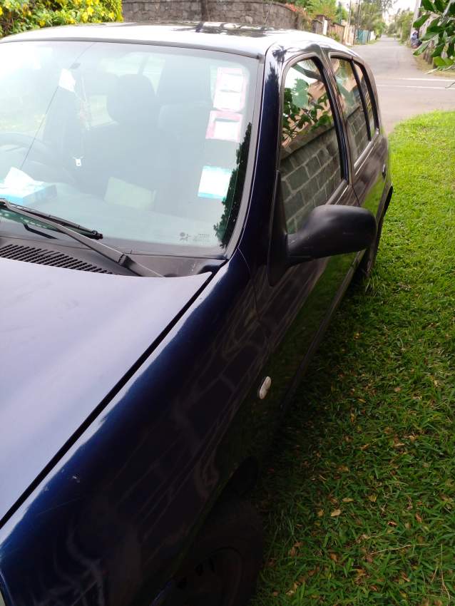 Renault  - 2 - Compact cars  on Aster Vender